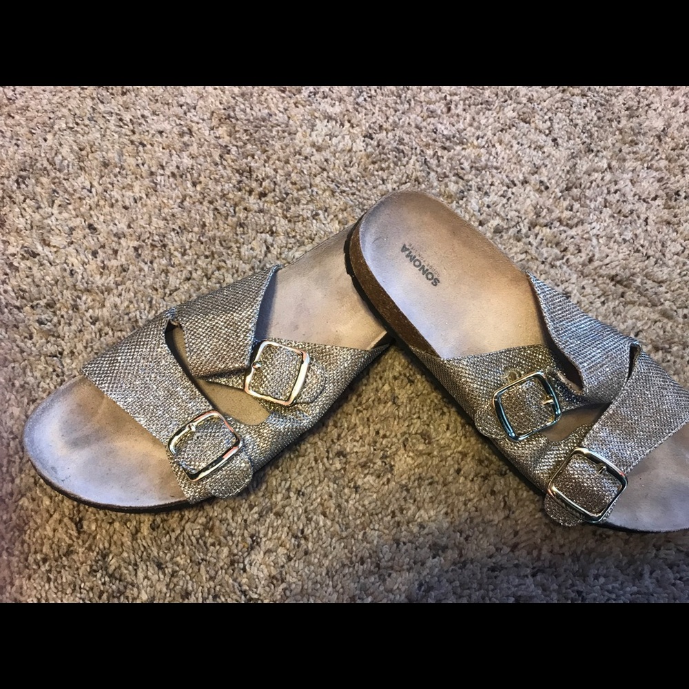 Woman's Sonoma slides